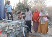 Atasi Krisis Air Bersih di Dusun Omo, Kapolres Sumbawa Serahkan Bantuan Sumur Bor